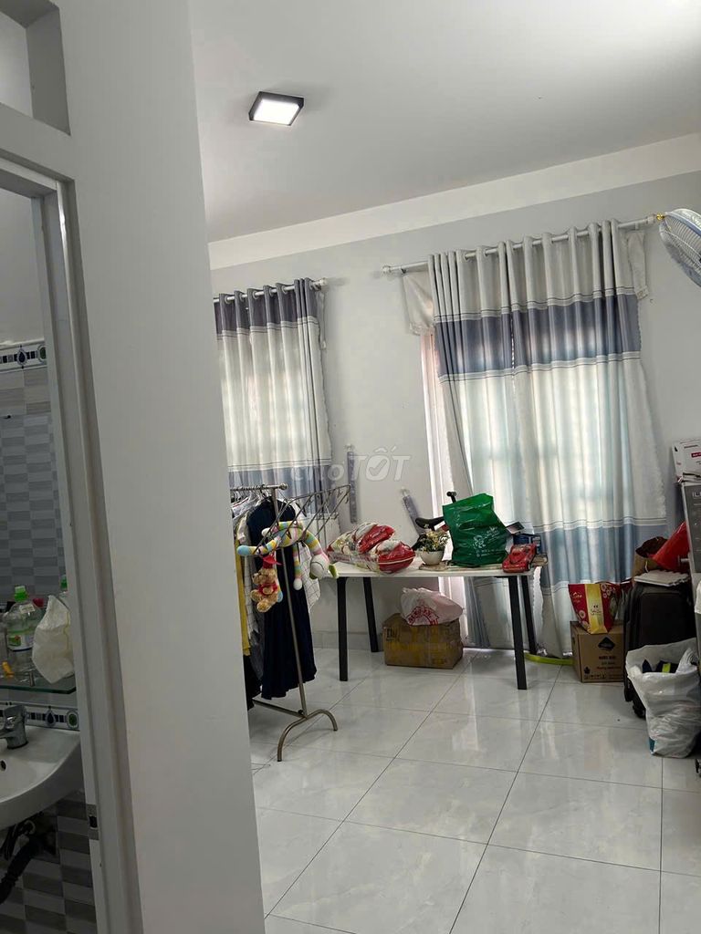 Renting a three-story new house full of phường tân chánh hiệp furniture District 12.