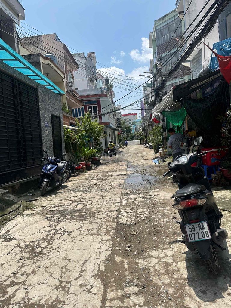 Rended 8 million, 2 D connected long,An Lạc, Bình Tân, 4 meters*18 meters, 3 bedrooms, near school