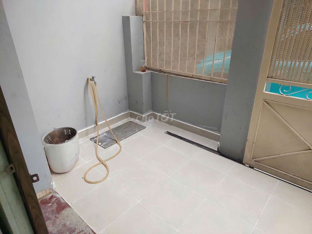 The alley is near Tân Bình -- two bedrooms -- 4.2 x12 M -- 10 million a month.