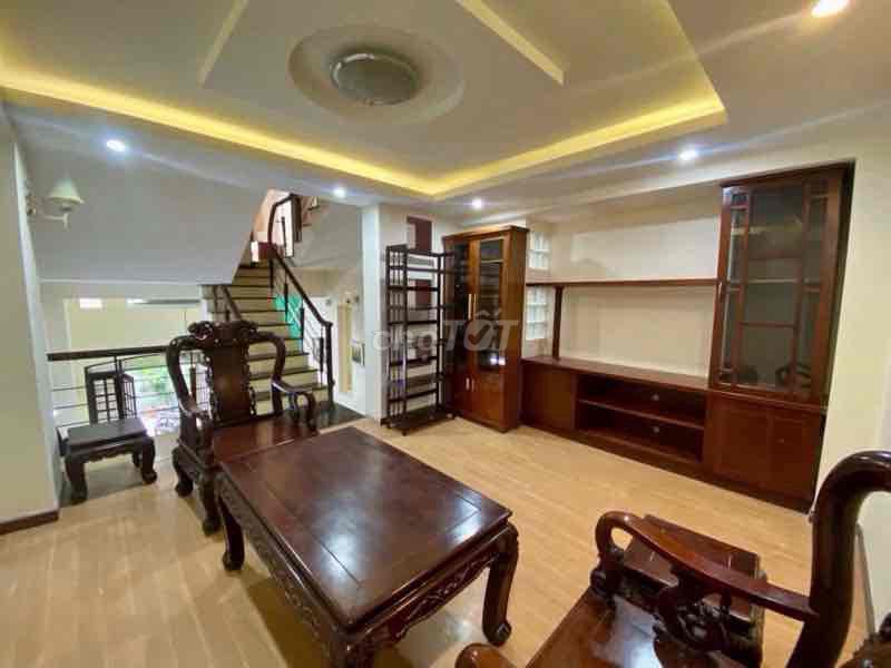 Let's rent a nice clean house in four bedrooms. 4 mx18 meters of good price.