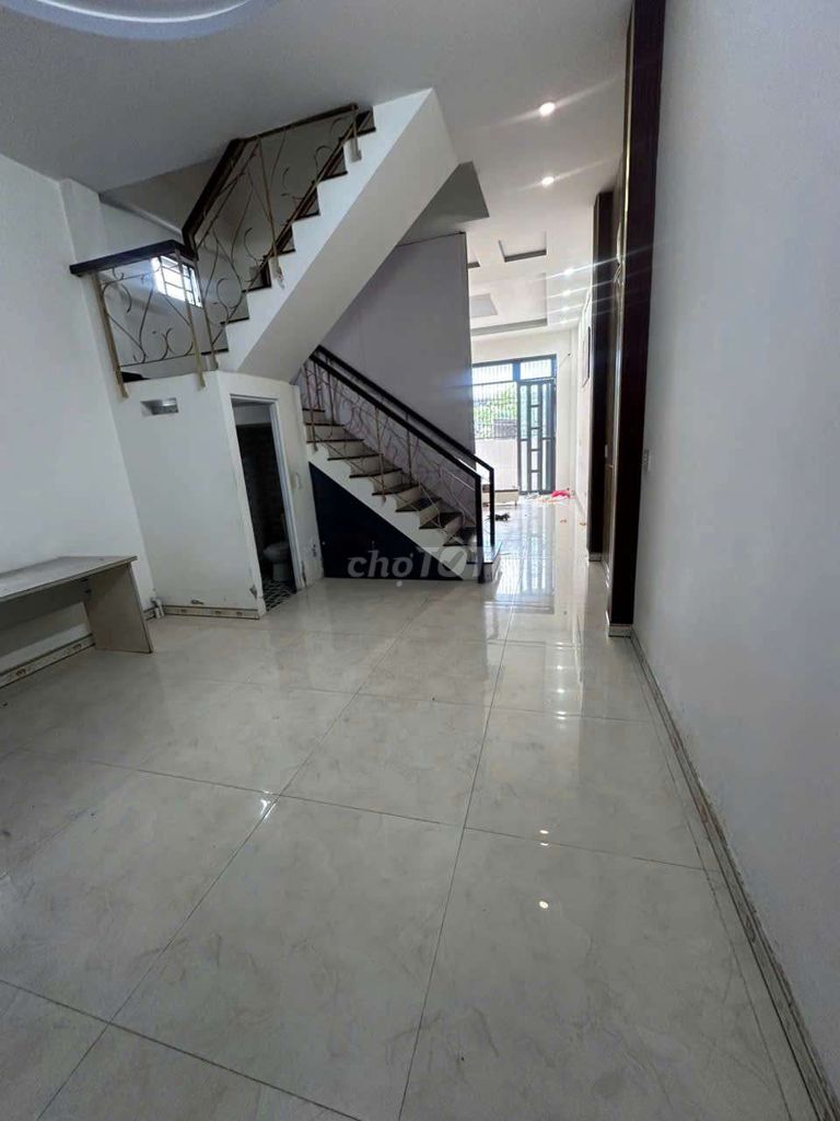 Rent three floors of 48 hbc 11 million a month.