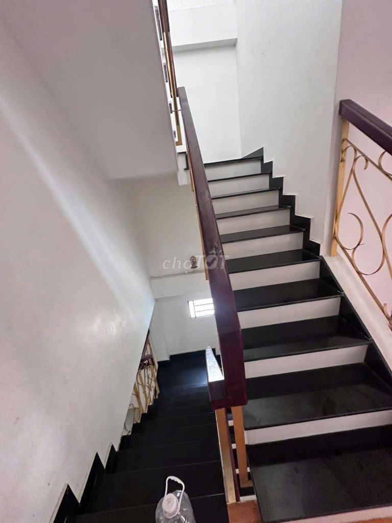 Rent three floors of 48 hbc 11 million a month.