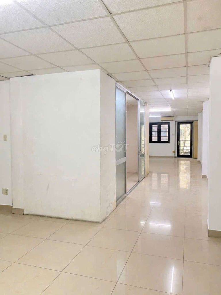 T2 airports - 6 X20 M building - more than 500 M2 - elevator - alley - 55 million a month