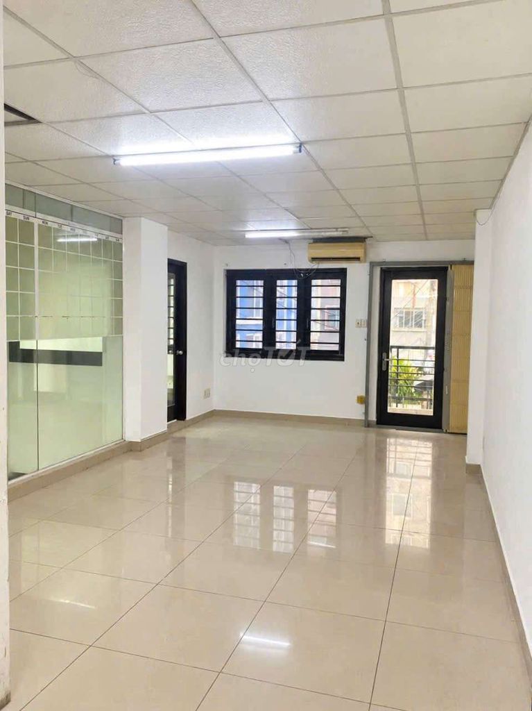 T2 airports - 6 X20 M building - more than 500 M2 - elevator - alley - 55 million a month