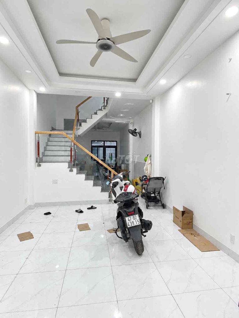 The 8M số 1.bhha Street. 4 x 15 meters 3 floors 4 bedroom 3 toilets have cabinet 7