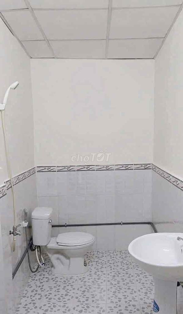 Two bedrooms, two toilets, seven million a month.