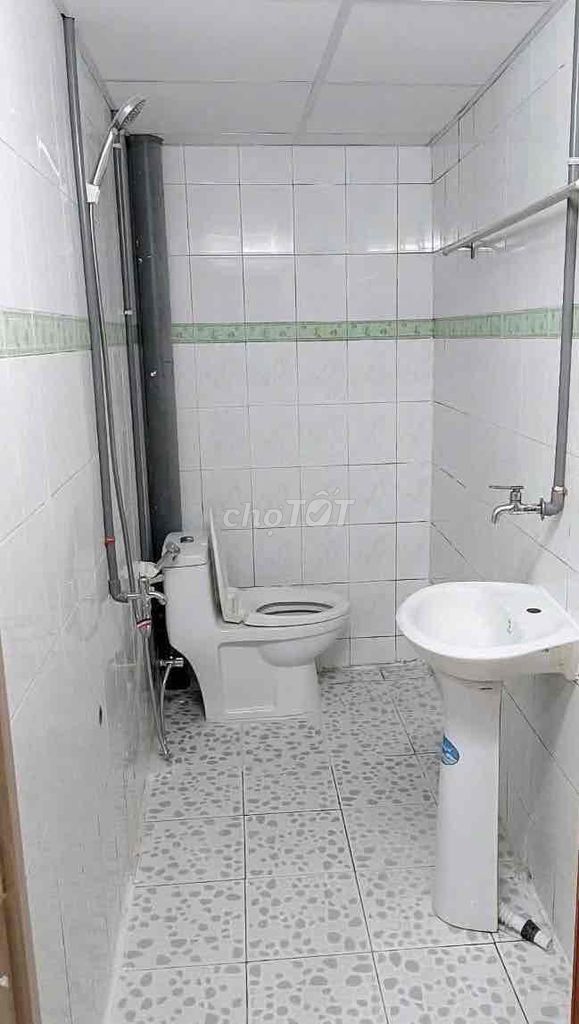 Two bedrooms, two toilets, seven million a month.
