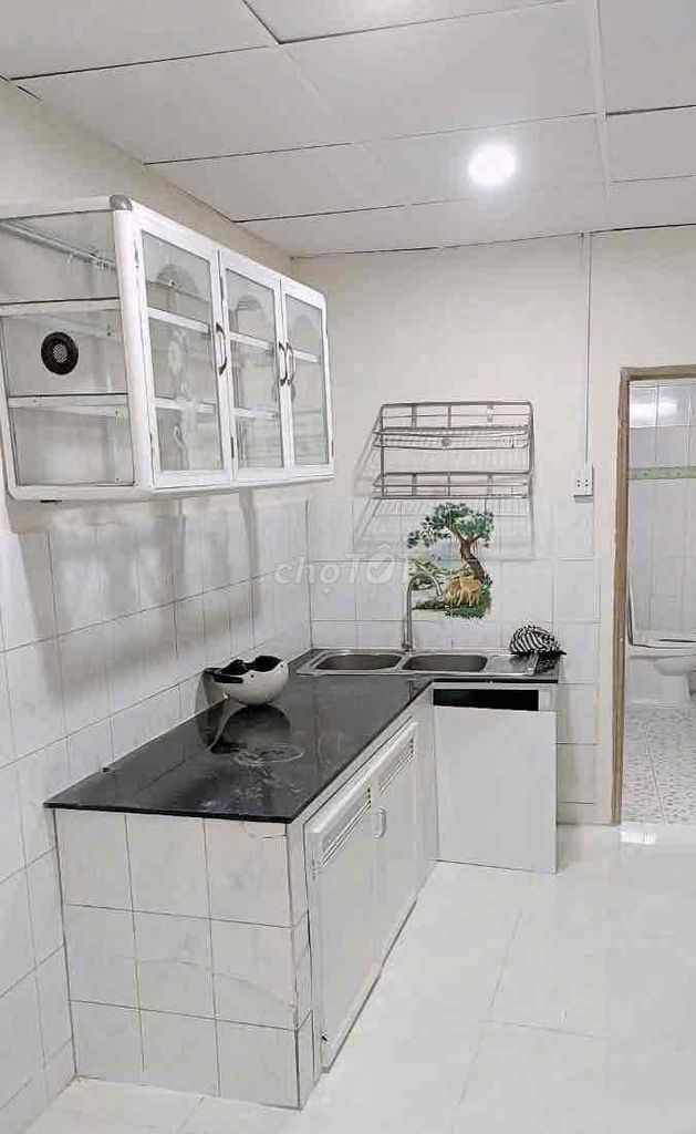 Two bedrooms, two toilets, seven million a month.