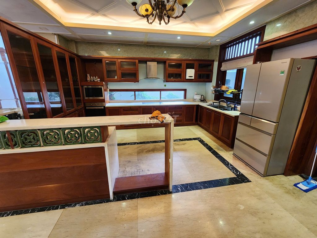 Rent the Sadeco Vene villa 5 floors up for 65 million interiors.