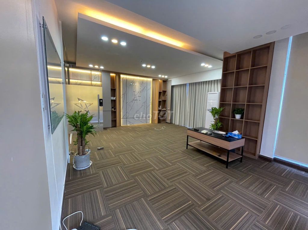 Rent the corner 87 Hoàng Trọng Mậu 770c street. He's worth 80 million nice.