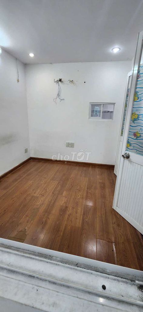 Thích Quảng Đức.7 x 10 meters, 2 bedrooms at 12.5 million.