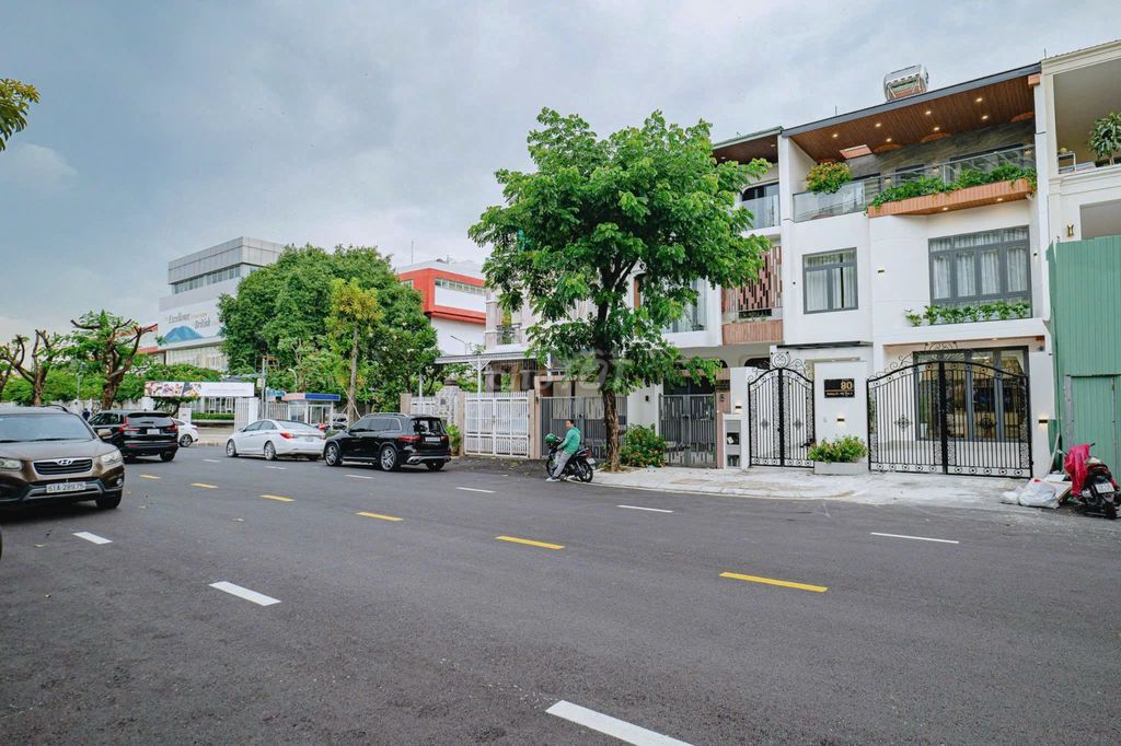For renting the beautiful Mỹ Thái 3 mansion for 85 million dollars worth of utility.