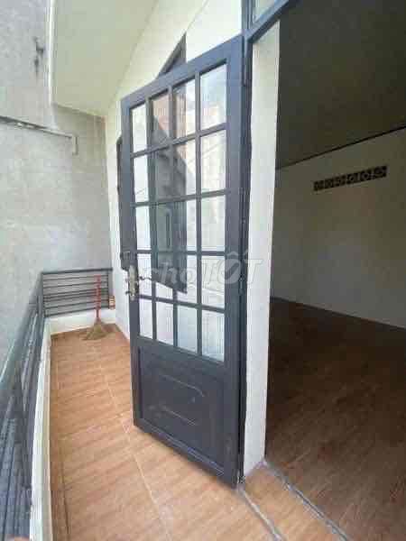 1 st 1 st 1st floor 2 bedroom 2 toilet 64 M2 near the small strip market