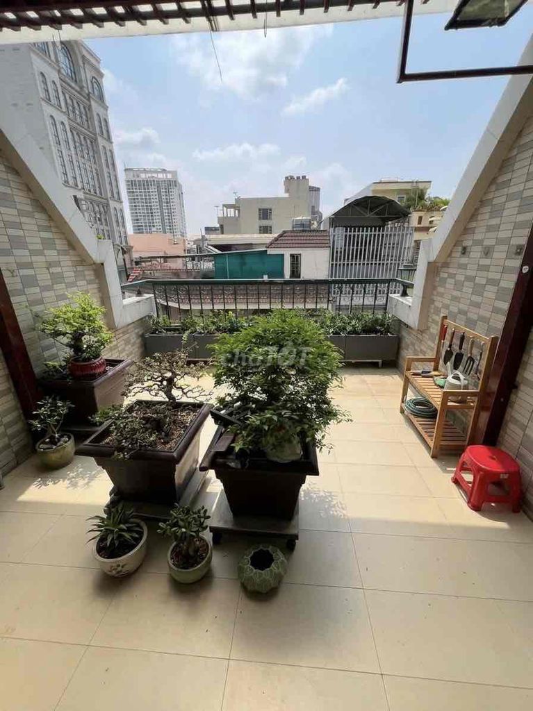 Rent TRIỆU QUANG PHỤC cash houses. The elevator entered six bedrooms. Four bathrooms. Full interior.