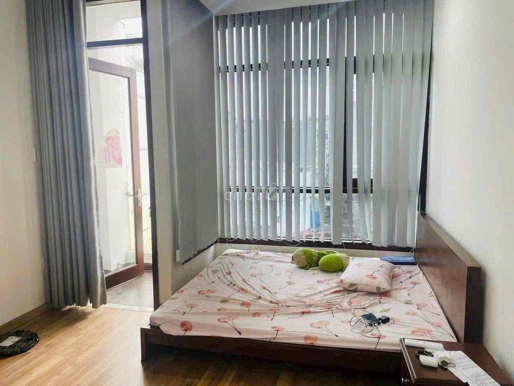 3rd floor 4th bedroom 5 toilets (4 16 meters) - car alley parked in front of the house