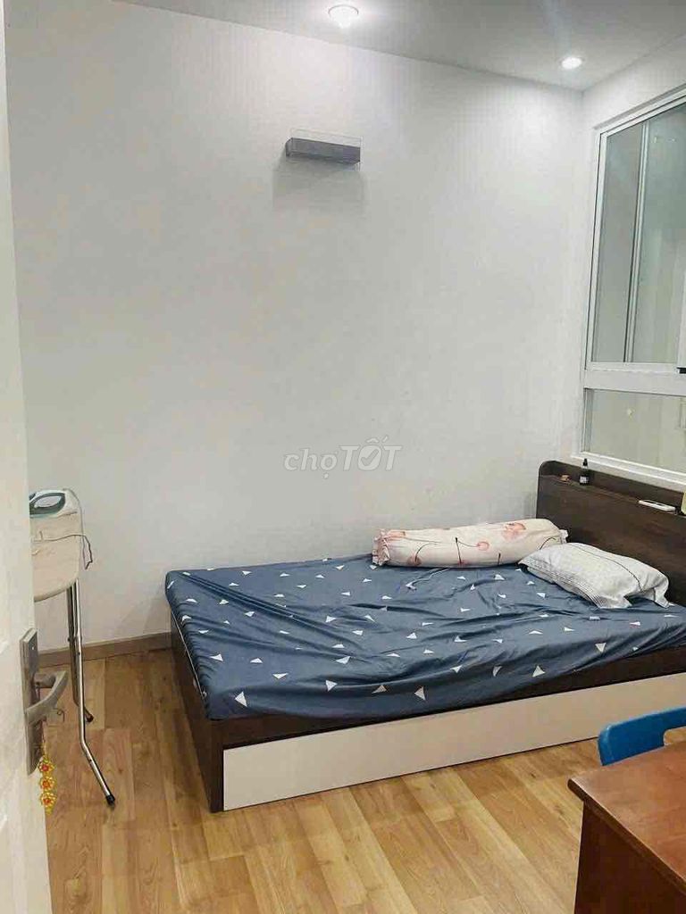 3rd floor 4th bedroom 5 toilets (4 16 meters) - car alley parked in front of the house