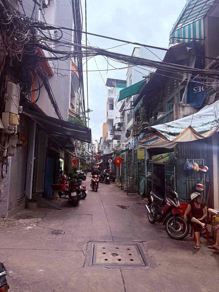 To the Đoàn Văn Bơ rent, P.x to the old four.