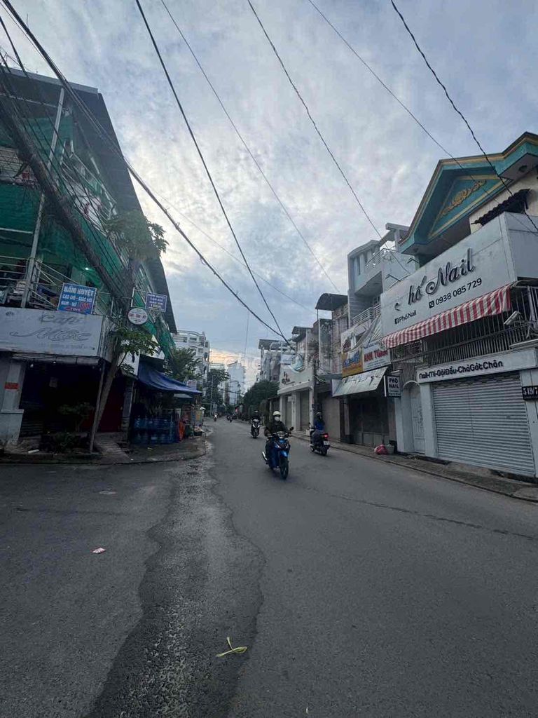 I rent a two-metal building. Ten meters Lê Văn Thọ Gò Vấp.