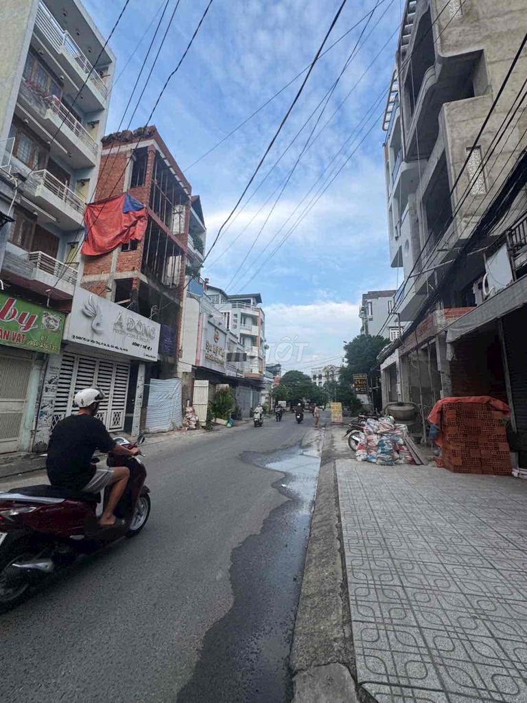 I rent a two-metal building. Ten meters Lê Văn Thọ Gò Vấp.