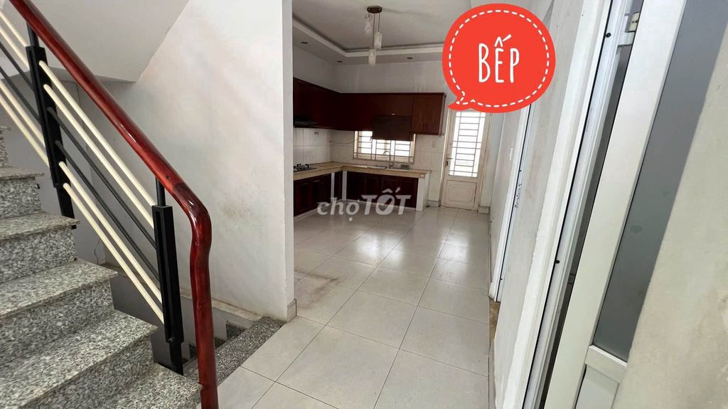 Rent the Thạnh Lộc 31 cash house, District 12, 400 meters, 3 bedrooms.