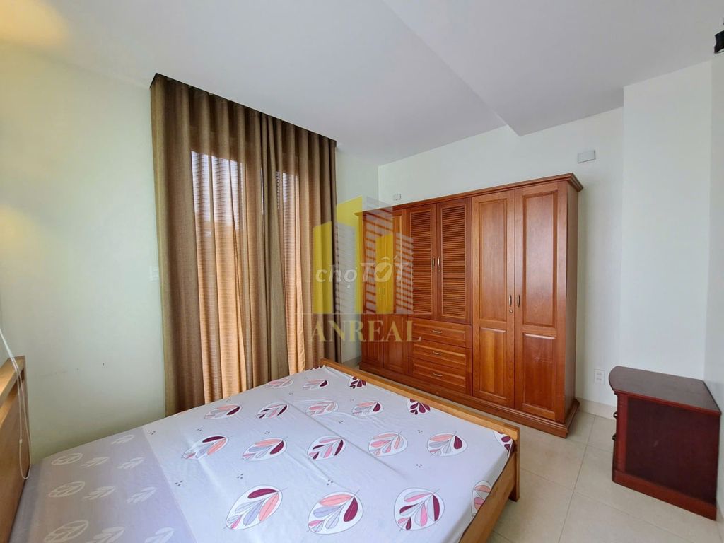 Renting the modern An Phú villa - 39 million worth of furniture.