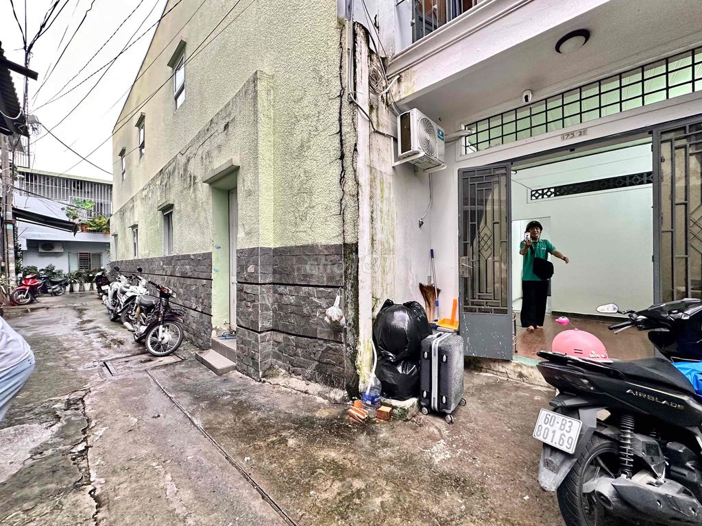 Rent the entire three bedrooms - 1 toilet at the seven-center-size-a-cube.