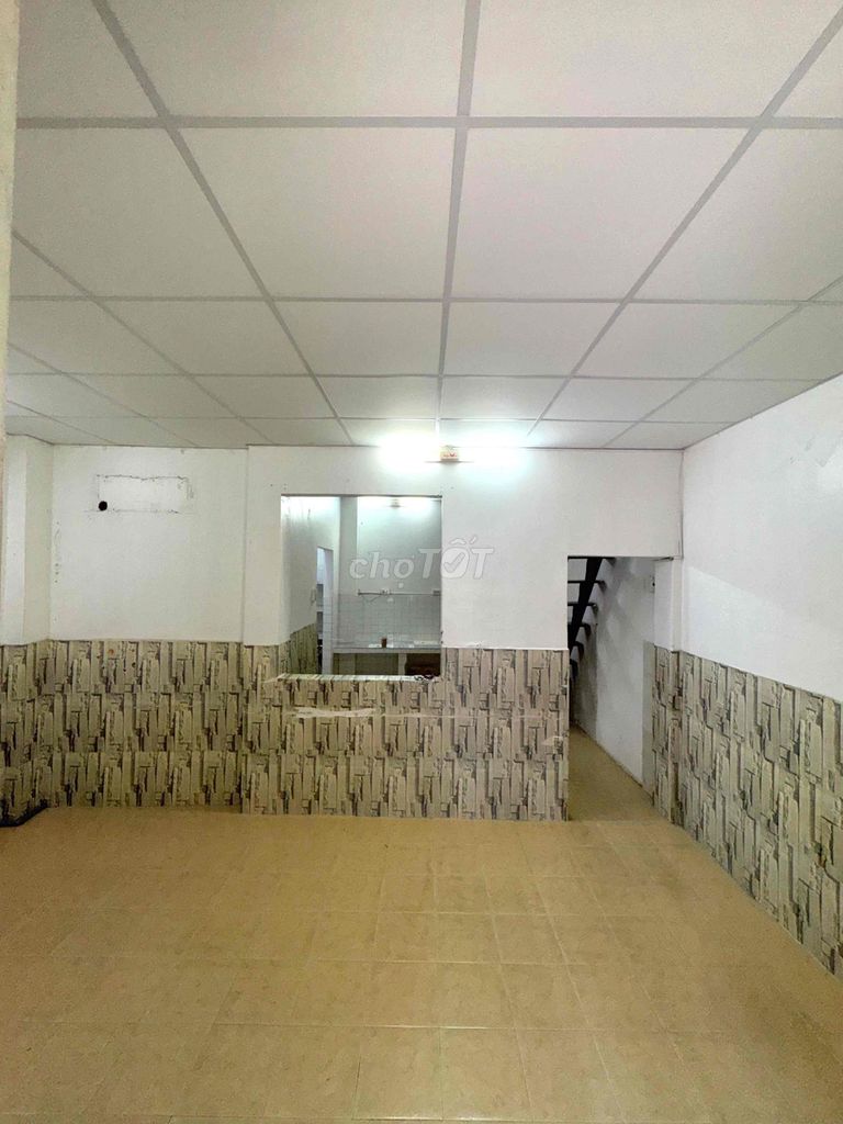 The owner needs to rent an alley house downtown in District 5.