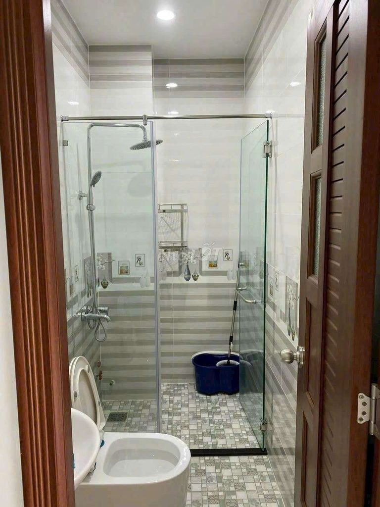 Rent an alley four bedrooms. Three toilets ready for Quang Trung-710 air conditioning.
