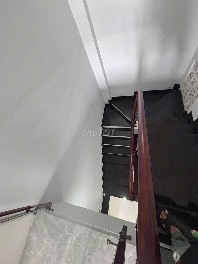 Rent a flat in the alley section of Car 137 on 59114th.