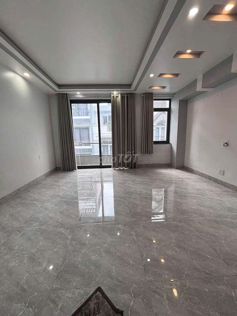 Rent a flat in the alley section of Car 137 on 59114th.