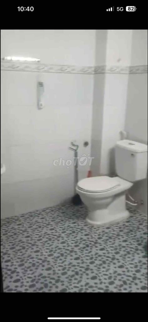 Rent a Dht 06. 4 x 16 meters. Oh, my God. A bedroom. A toilet. It's 5.5 million.