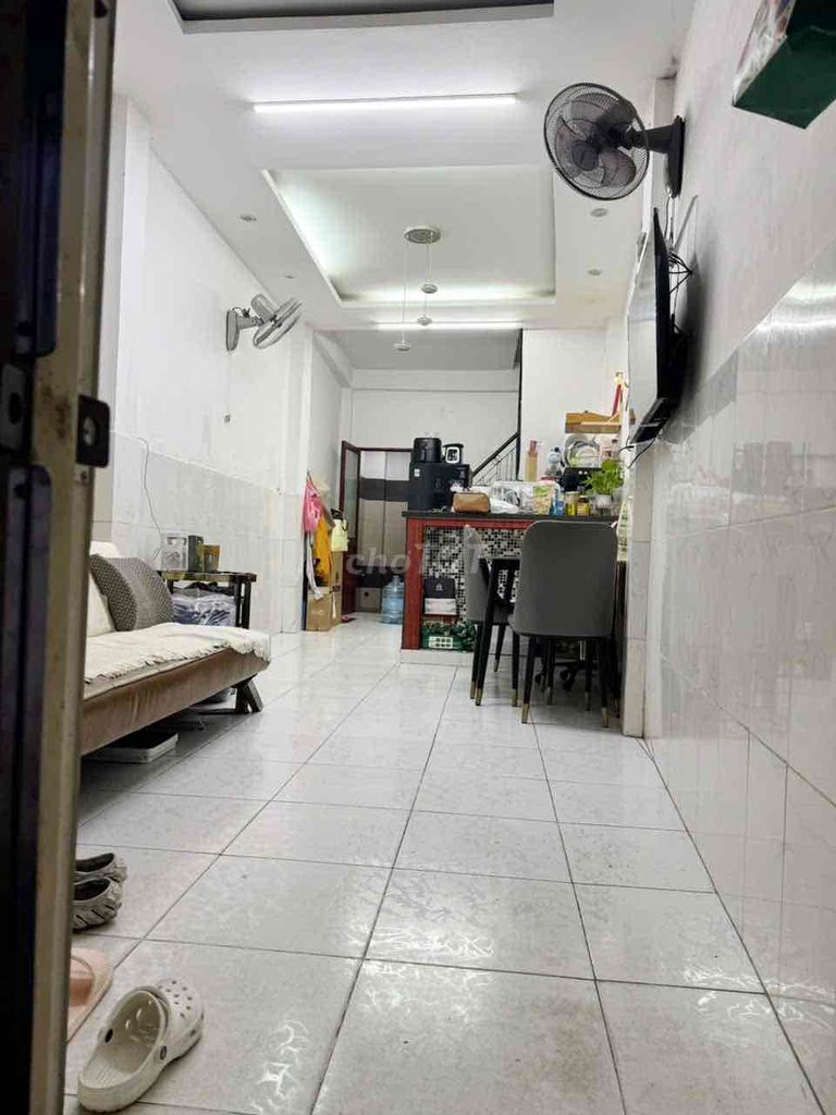 The original house. The real picture and video are 100%. Five meters from the car.