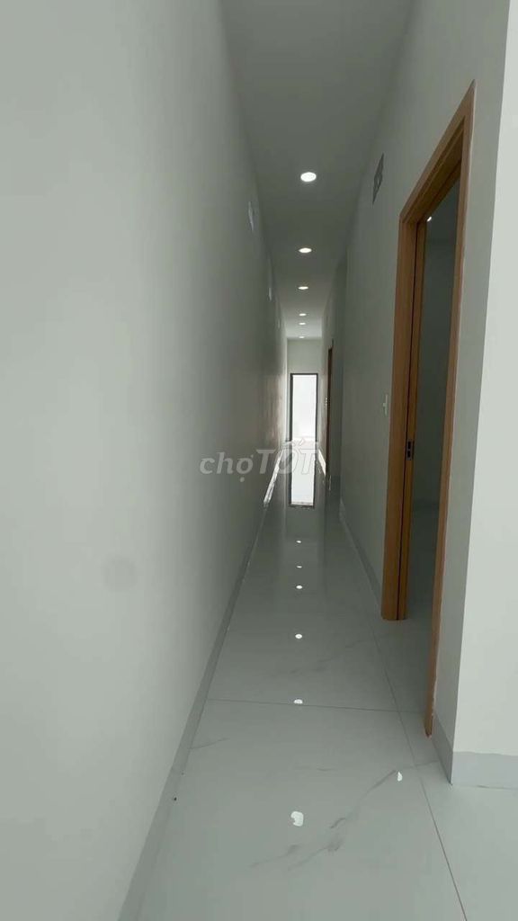 We'll rent a new house 100 percent of the area with two bedrooms. Car park, security area.