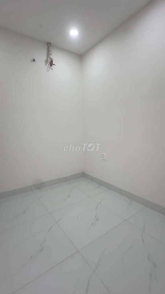 We'll rent a new house 100 percent of the area with two bedrooms. Car park, security area.