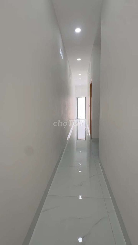 We'll rent a new house 100 percent of the area with two bedrooms. Car park, security area.