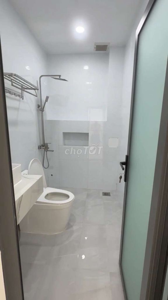 We'll rent a new house 100 percent of the area with two bedrooms. Car park, security area.