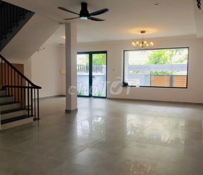 The villa at Phổ Quang Airport Airport: 8 X20 M ground vault 3 floors