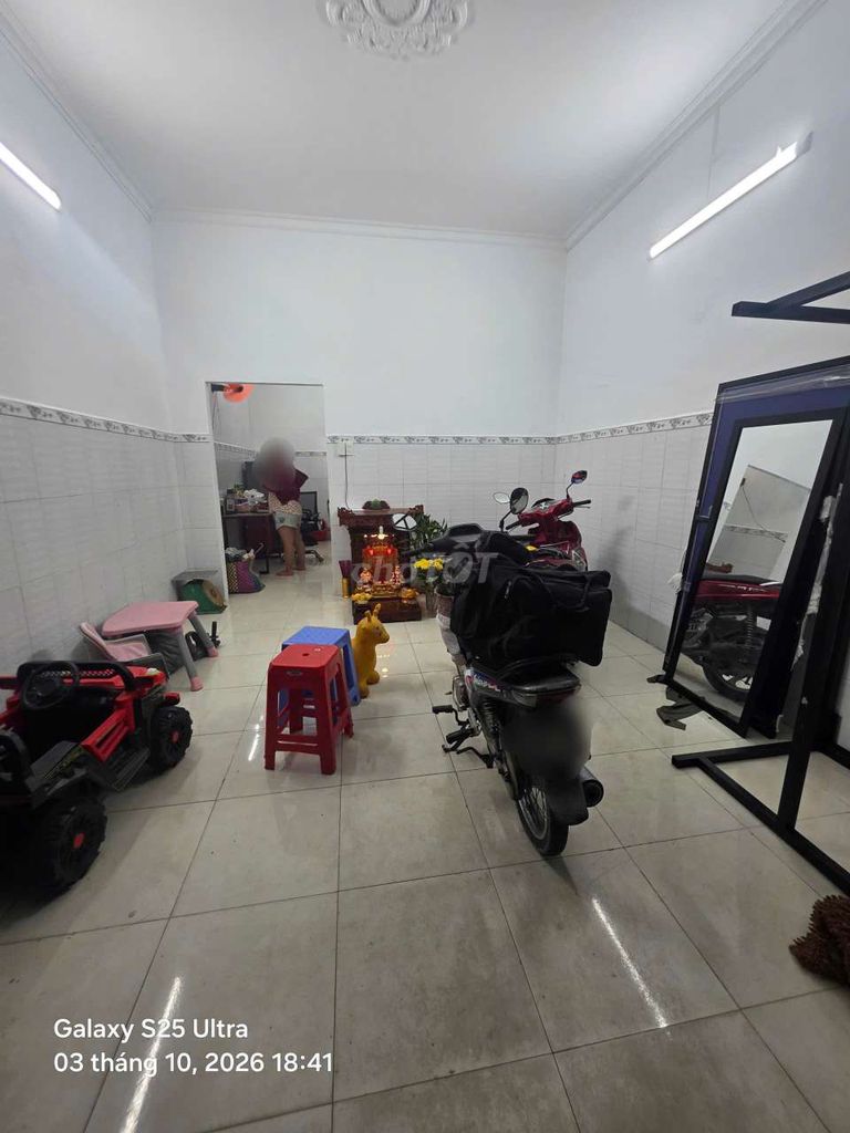 Rent the entire house. Two floors. Two toilets.