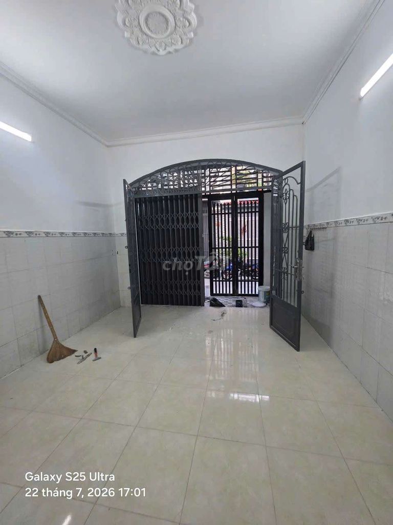 Rent the entire house. Two floors. Two toilets.