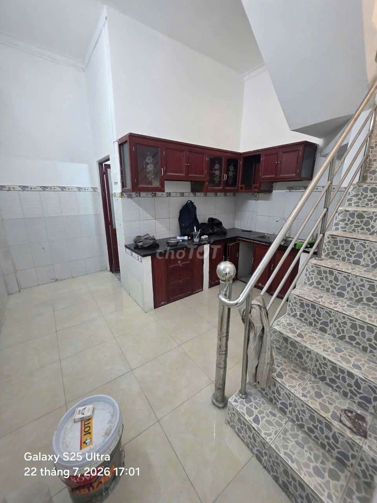 Rent the entire house. Two floors. Two toilets.