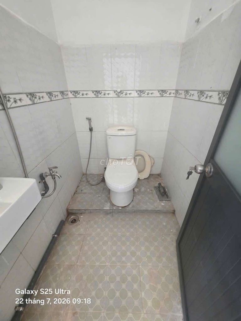 Rent the entire house. Two floors. Two toilets.