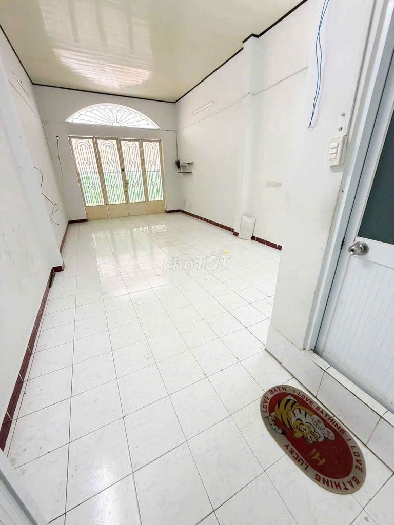 Thạch Lam. Tân Phú. Near the open school (3 bedrooms, 2 toilets). area using 200 m2