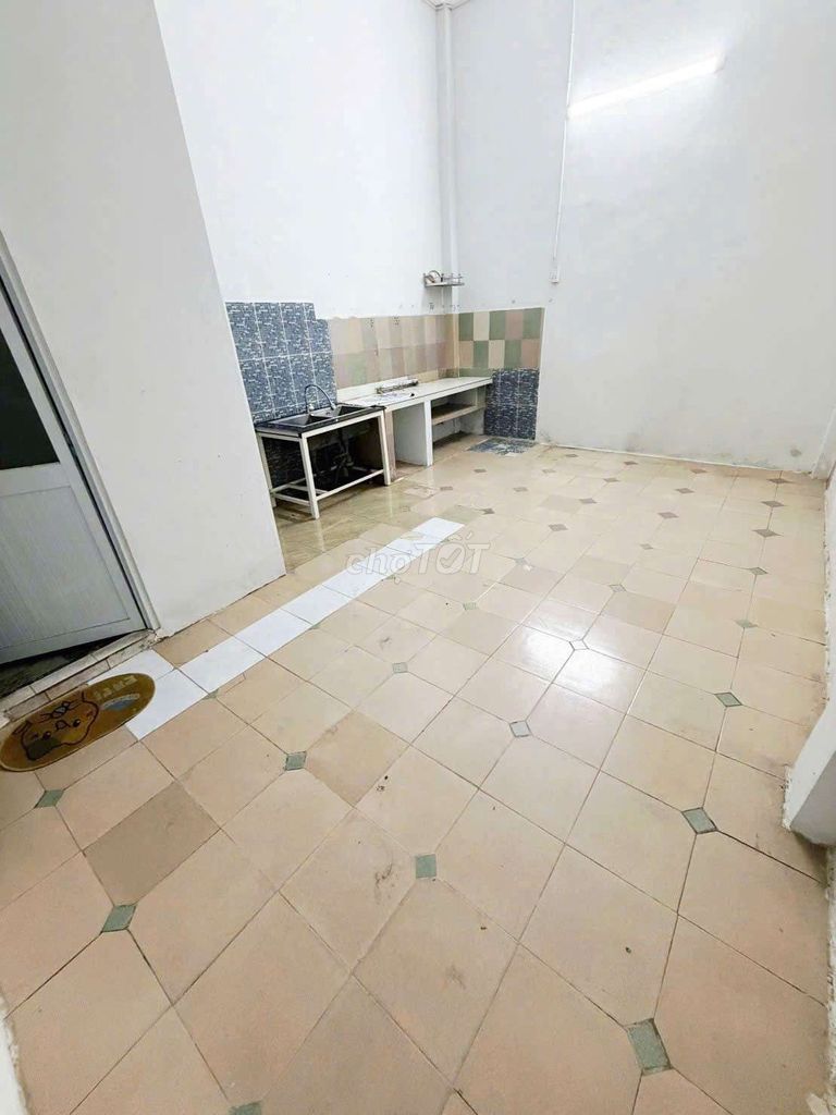 Thạch Lam. Tân Phú. Near the open school (3 bedrooms, 2 toilets). area using 200 m2