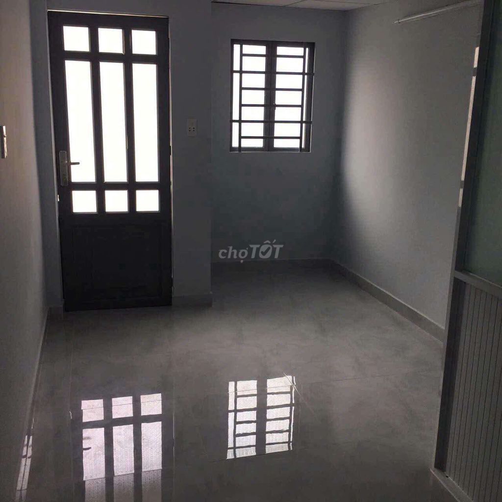 Renting an alleyway on Trần Bình Trọng.