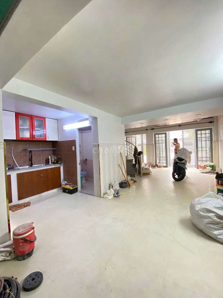 Renting Âu Cơ-Eleven - 21 million - 4 bedrooms - 4th and 4 stories.
