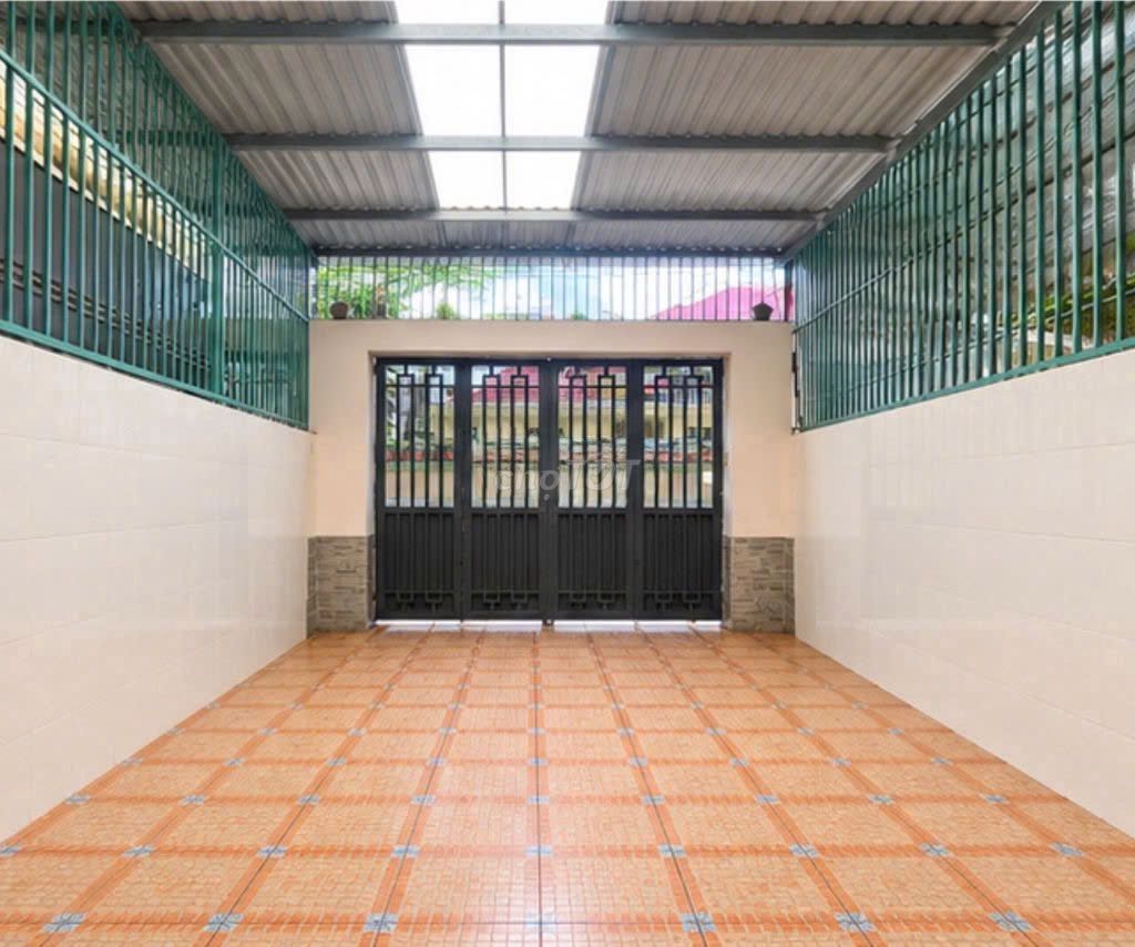 Renting an alley two-four-four-four-four-four-four-four-five-five-million-year-old-old-old carhouse.