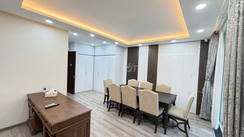 Rent a three-way số 18, he's blue, District 7-- 4-story vault-- 55 million.