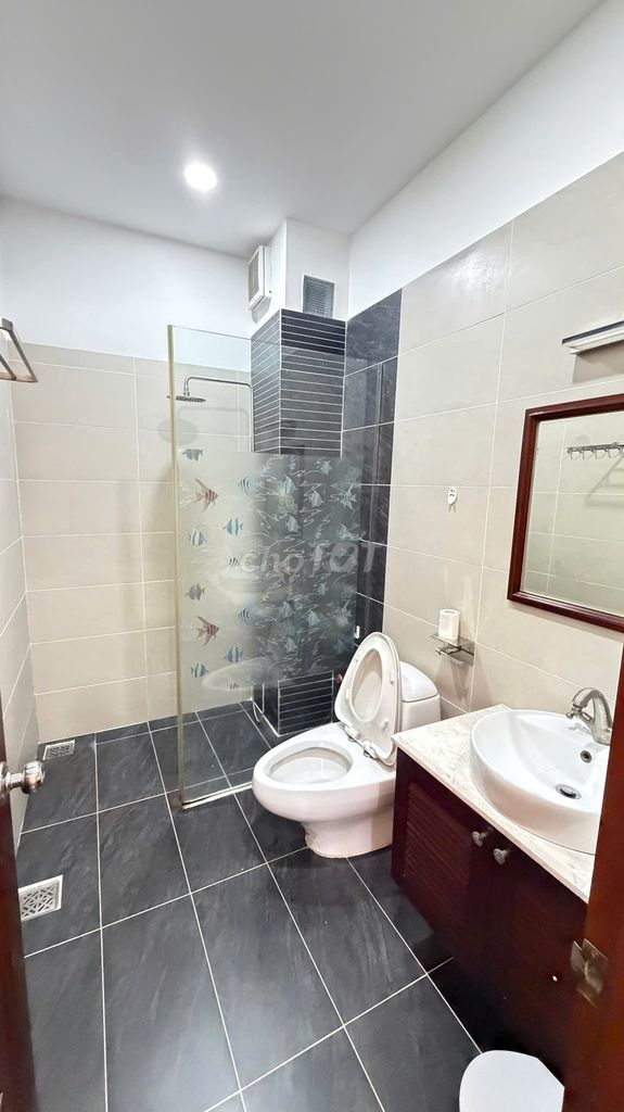 Rent a three-way số 18, he's blue, District 7-- 4-story vault-- 55 million.