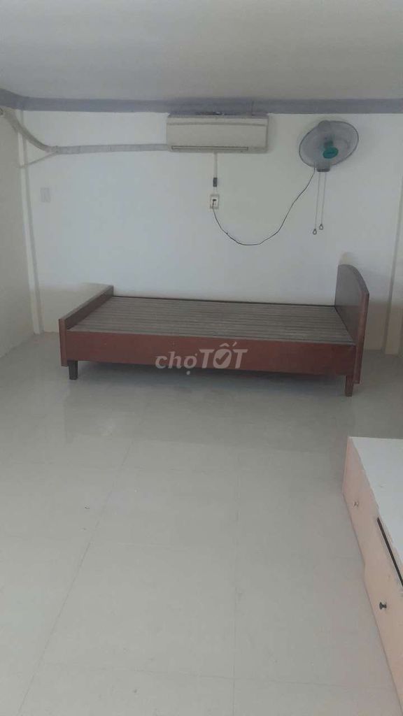 Rent the entire Quang Trung street.