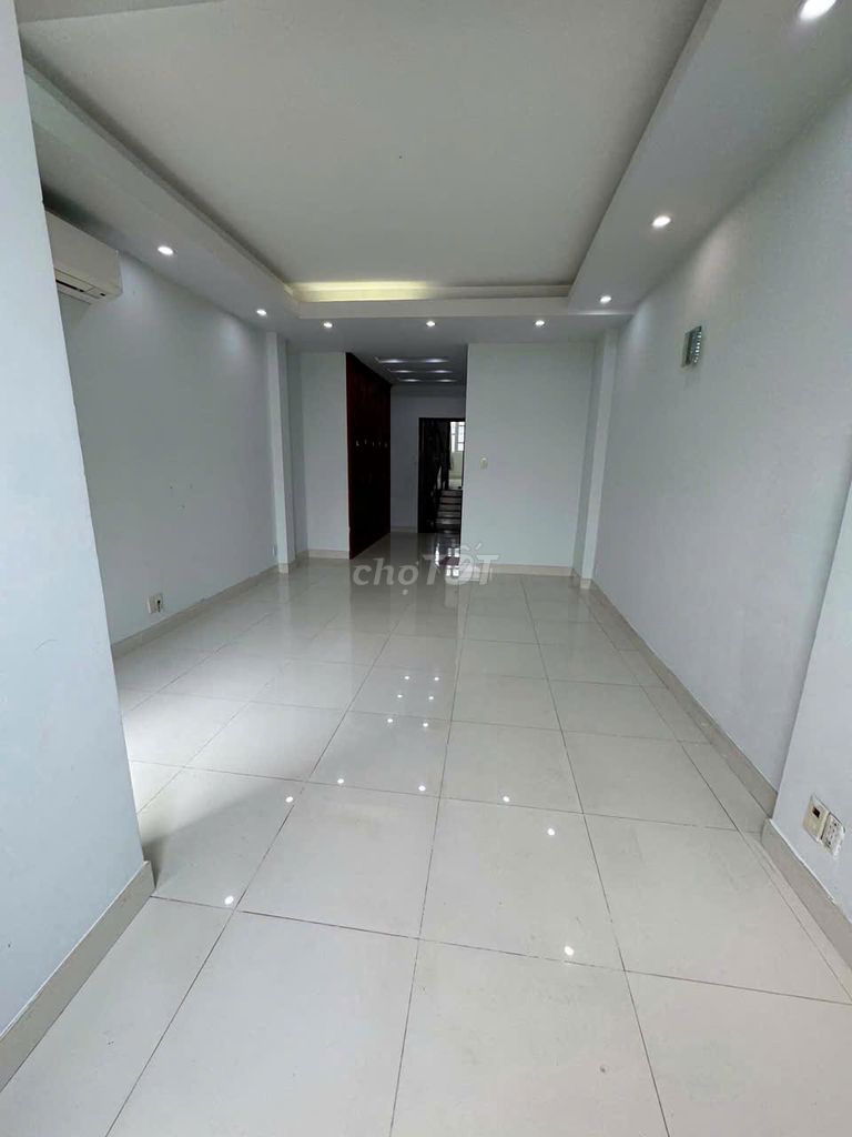 Renting the original house Tạ Quang Bửu-770. 4 district 8